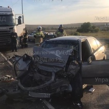 На трассе в Башкирии в аварии с большегрузом разбились оренбуржцы
