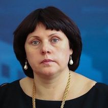 Сенатор Елена Афанасьева не горит желанием делиться мнением о своём голосовании