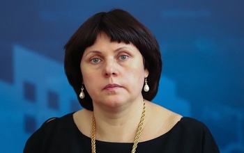Сенатор Елена Афанасьева не горит желанием делиться мнением о своём голосовании
