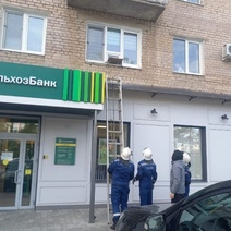 К оренбурженке, нуждающейся в медпомощи, спасатели пришли через окно