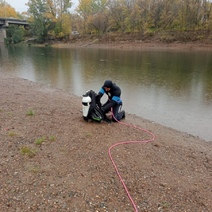 В Оренбурге с моста в реку сорвался автомобиль, водитель погиб (18+)