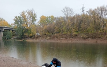 В Оренбурге с моста в реку сорвался автомобиль, водитель погиб (18+)