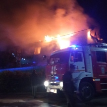 В Оренбурге горел двухэтажный дом на улице Коммуны