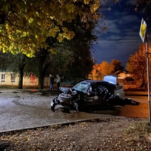 В Оренбурге таксист въехал в автобус и легковушку, есть пострадавшие