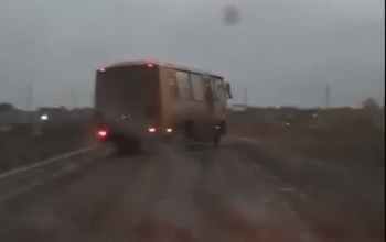 Слабонервным не смотреть: Как в Асекеевском районе дети добираются до школы