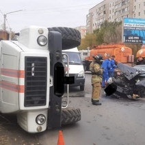 В Орске автомобиль спецслужбы снес 