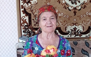 В Оренбурге пропала 85-летняя бабушка в ярко-розовом платке
