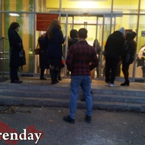 Ранним утром не так-то просто попасть в детскую поликлинику № 6 Оренбурга