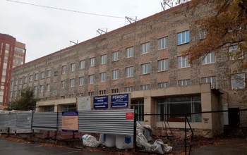 Год прошел: ремонт в самой крупной поликлинике Оренбурга сделан на четверть