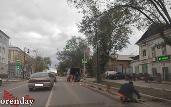 В Оренбурге на улице Постникова демонтировали столбики велодорожки