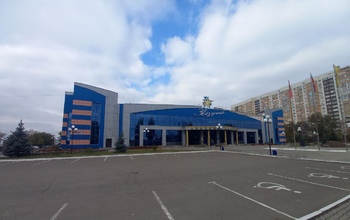 Капремонт в ледовом дворце Оренбурга, видимо, «хромает» на обе ноги