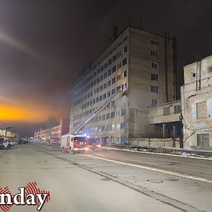 В Оренбурге 10 пожарных расчетов борются с возгоранием в хостеле