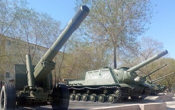 Из оренбургского парка «Салют, Победа!» в Нижнюю Павловку увезли ИСУ-152