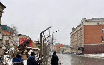 В Оренбурге начали огораживать исторический Дом пяти ангелов