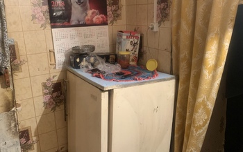 В Октябрьском районе мужчина пришел проведать ребенка и получил нож в спину (18+)