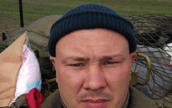 Погибшего на Украине выпускника школы из Оренбурга похоронили возле части, где он служил
