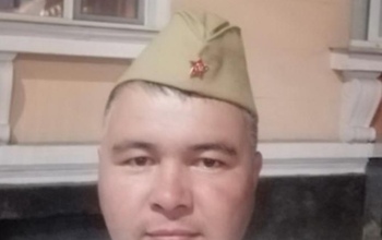 В Орске без вести пропал мужчина в красной куртке