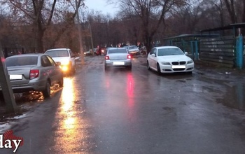 В Оренбурге дети бегают в школу наперегонки с автомобилями