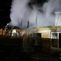 В Самородово из горящего дома спасли четырёх человек