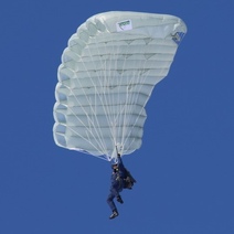 Смертельный прыжок с парашютом: в Бузулуке сотрудник ДОСААФ лишился свободы (18+)