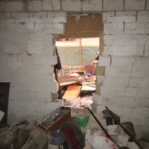 В Новотроицке вор проломил стену гаража и украл имущество туриста