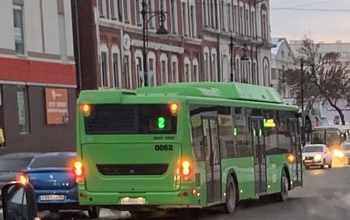 В первый день работы новый автобус в центре Оренбурга попал в ДТП