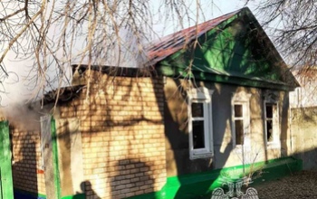 В Оренбурге из-за пожара в частном доме без крова, вещей и документов осталась семья пенсионеров