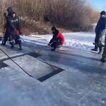 В Оренбурге начали заготовку льда для обустройства новогодних городков
