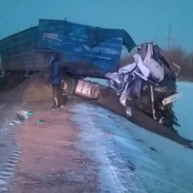 Под Сорочинском в страшном ДТП с тремя фурами погиб мужчина (18+)