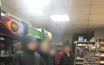 В Оренбурге вооруженный мужчина два дня подряд грабил магазины