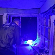 Житель Орска застрелил родного брата и несколько дней пил в доме с трупом (18+)