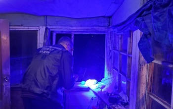 Житель Орска застрелил родного брата и несколько дней пил в доме с трупом (18+)