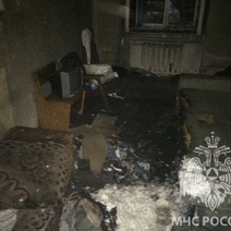 В Оренбурге из горящей квартиры на улице Аксакова вынесли мужчину без сознания