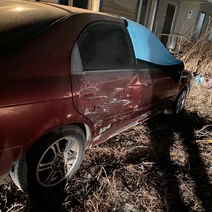 В селе Октябрьском пьяная девушка угнала ВАЗ и врезалась еще в два авто