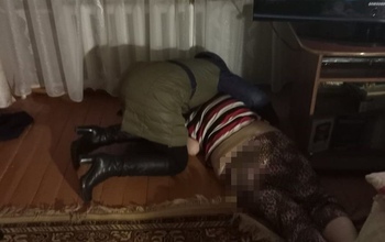 В Оренбурге спасатели вскрыли дверь квартиры, в которой стало плохо пенсионерке