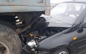 Под Новосергиевкой пассажир автомобиля LADA погиб при столкновении с КамАЗом (18+)