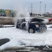 В поселке Экодолье на центральной площади загорелся автомобиль