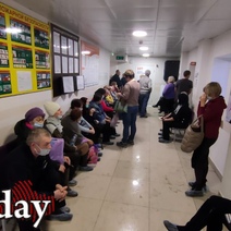 Оренбуржцы в предновогодние дни часами сидят в очереди в онкодиспансере