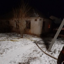 В Оренбургском районе утром загорелся частный дом