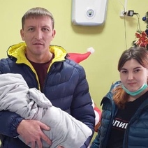 В Оренбурге из больницы выписали малыша, родившегося с весом 555 граммов