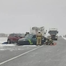 В Тоцком районе столкнулись четыре автомобиля: погибли два человека (18+)