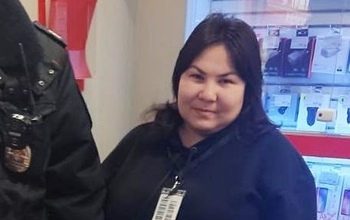 Сотрудница МТС остановила пенсионера, который продал квартиру и хотел перевести деньги мошенникам