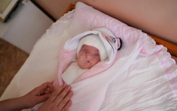 В Оренбурге домой выписали малышку, которая родилась в 27-недель