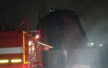 В Орске на пожаре в частном доме пострадали люди