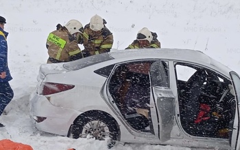 Под Переволоцким дорогу не поделили Toyota и Hyundai: пострадавшую пришлось деблокировать