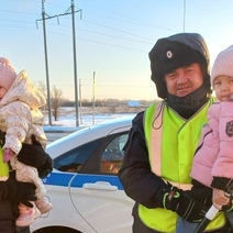 В Беляевском районе на трассе сломался автомобиль, в котором ехали двое малышей