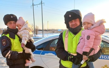 В Беляевском районе на трассе сломался автомобиль, в котором ехали двое малышей