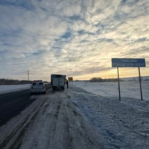 В Гайском городском округе в сильный мороз на трассе сломалась хлебовозка