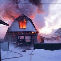 В Переволоцком районе дотла сгорел гараж с двумя автомобилями