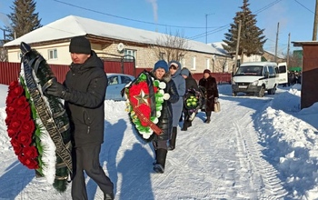 В Абдулино проводили в последний путь погибшего на Украине бойца